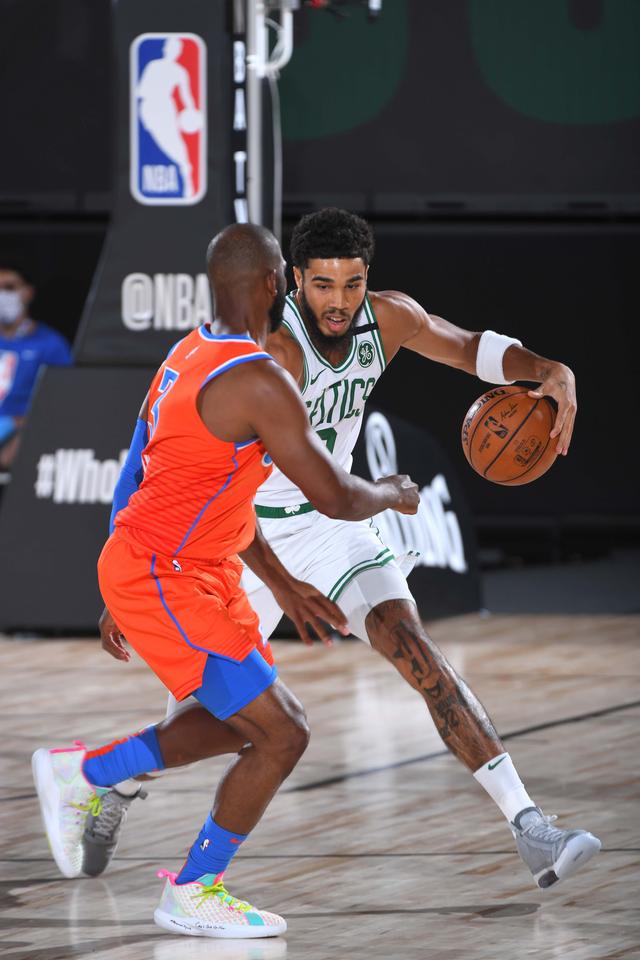 他在中场的 他在中场的