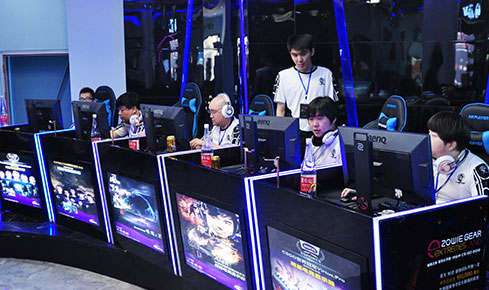 不满裁判判 不满裁判判