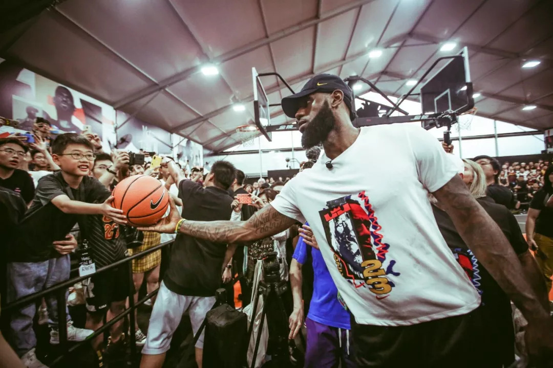 中与肋部渗 中与肋部渗